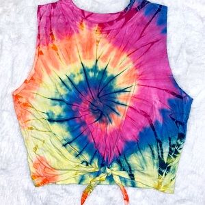 Dreamsicle Juniors Medium Colorful Tie-Dye Front Ties Cropped Muscle Tee